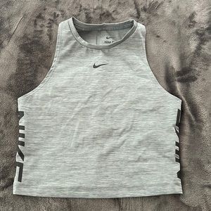 Nike pro cropped tank